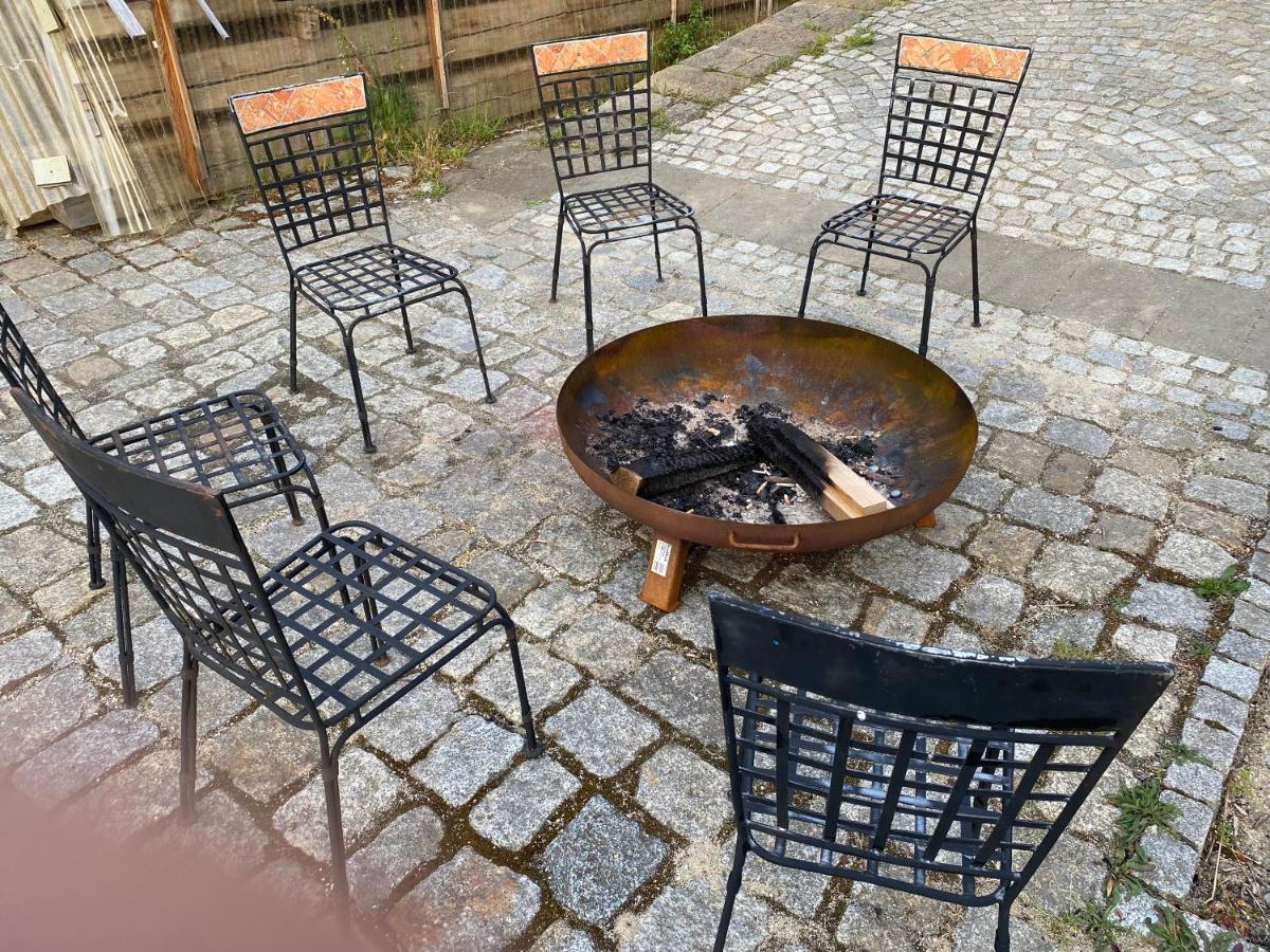 Apartment Penzlin Im Kemenatenhaus Im Rittergut Leppersdorf Bei Dresden *